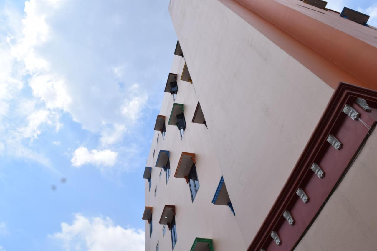 Hotel Sriwijaya 99 Palembang Exterior photo